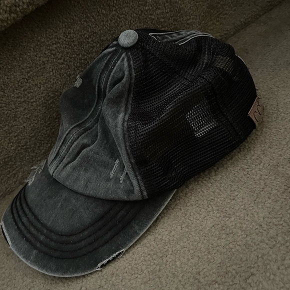 EUC Distressed CC Ponytail Hat - Picture 3 of 3